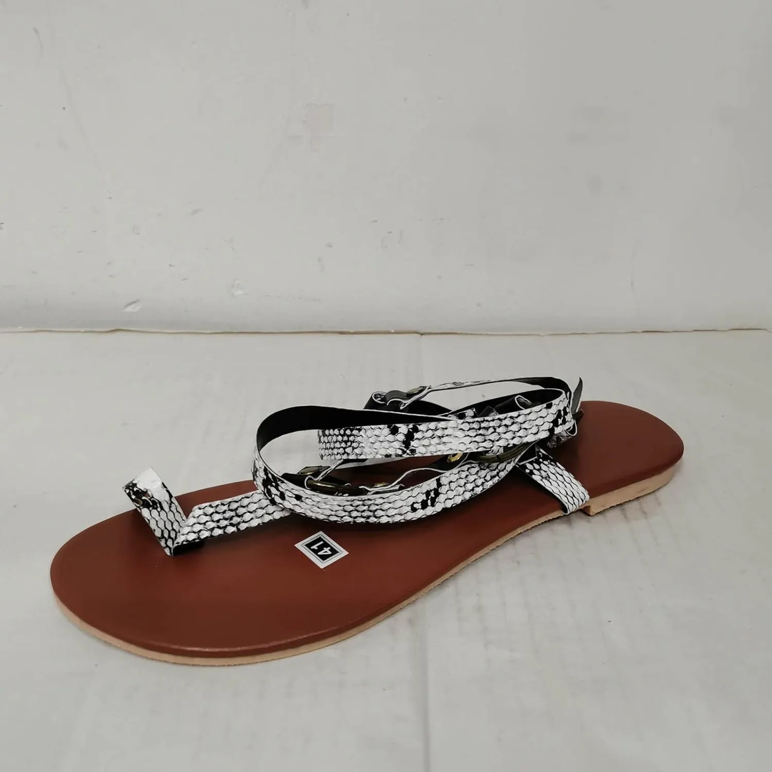 2025 Hot Snakeskin Clip Toe Flat Sandals for Women Classic Lace-Up Gladiator Roman Sandales Summer Beach Resort Wear