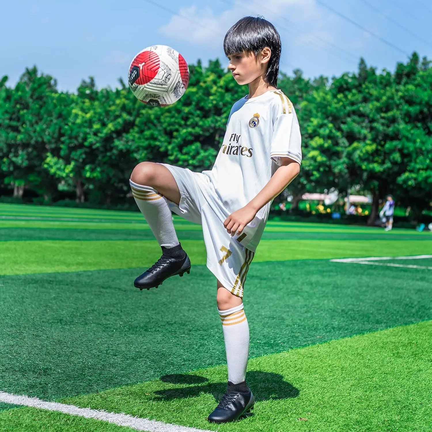 Boys Girls Soccer Cleats Kids Athletic Football Shoes Professional Training Sneakers