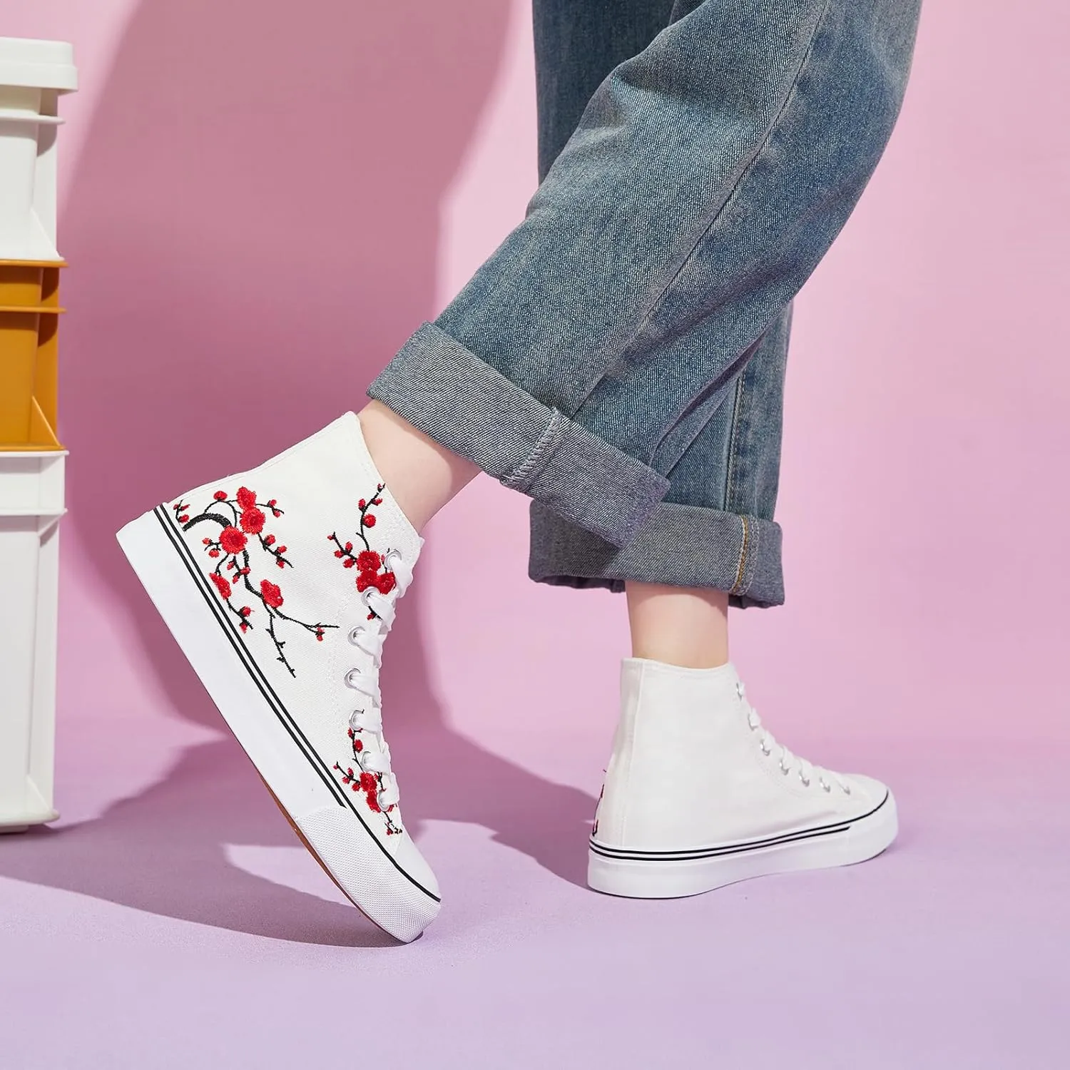 kufeiti Women's High Top Canvas Sneakers Canvas Shoes Lace up White Black Sneakers Casual Walking Shoes