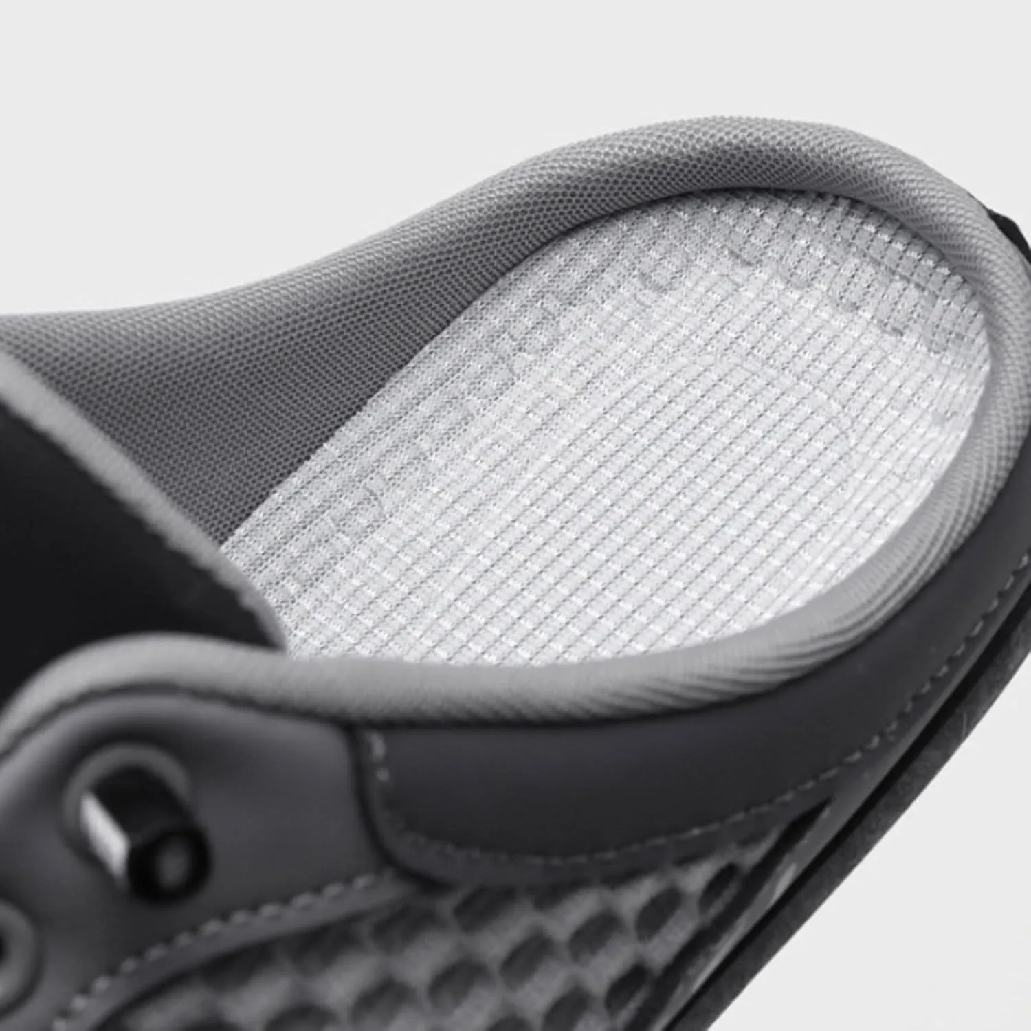 Men's Breathable Mesh Slippers Fashion Versatile Casual Shoes Lightweight Comfort Half Cap Toe Hiking Slippers