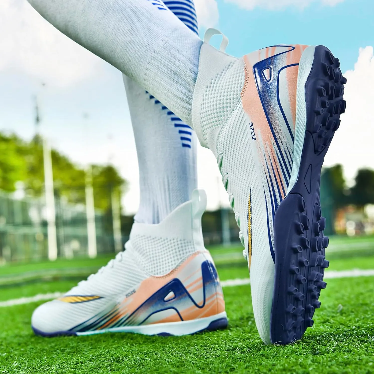 Men's Soccer Shoes Cleats Professional High-Top Athletic Turf Football Shoes Outdoor/Indoor Professional Futsal Football Training Sneakers