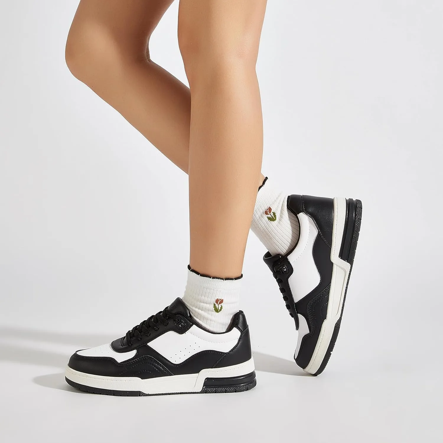 Niluber Women's Fashion Low Top Sneakers - White PU Leather Tennis Shoes-Lace Up Comfortable Casual Waking Shoes