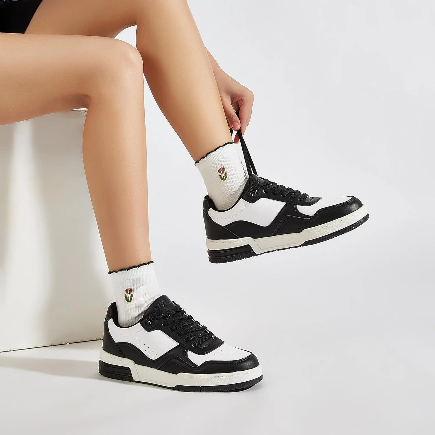 Niluber Women's Fashion Low Top Sneakers - White PU Leather Tennis Shoes-Lace Up Comfortable Casual Waking Shoes