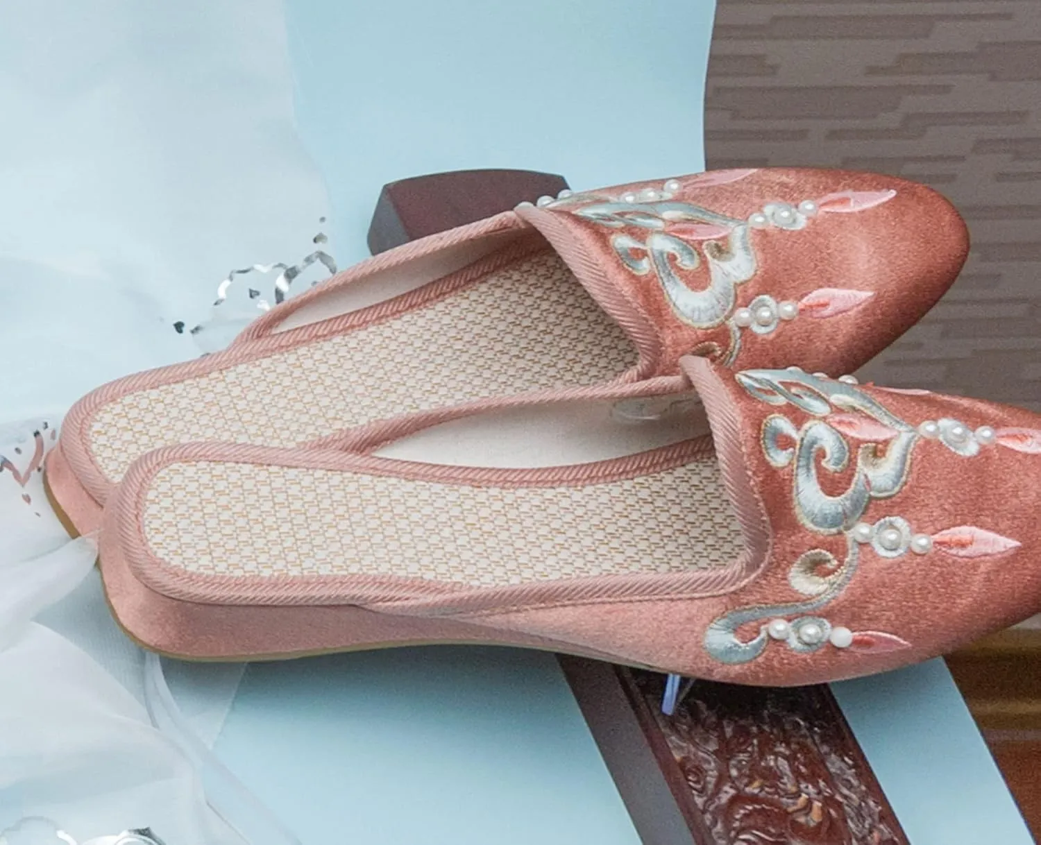 WENJIAZHIZHI Embroidered Slides Backless Loafers Pearls Mules Clogs Flats Sandals for Womens Dressy Summer Shoes Slip On