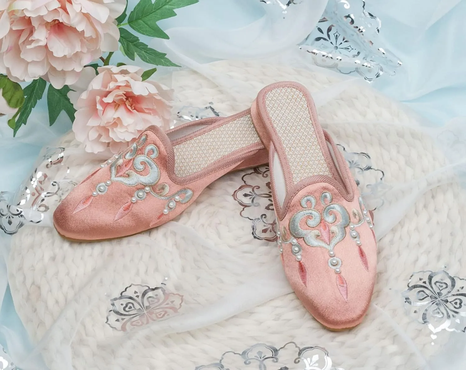 WENJIAZHIZHI Embroidered Slides Backless Loafers Pearls Mules Clogs Flats Sandals for Womens Dressy Summer Shoes Slip On