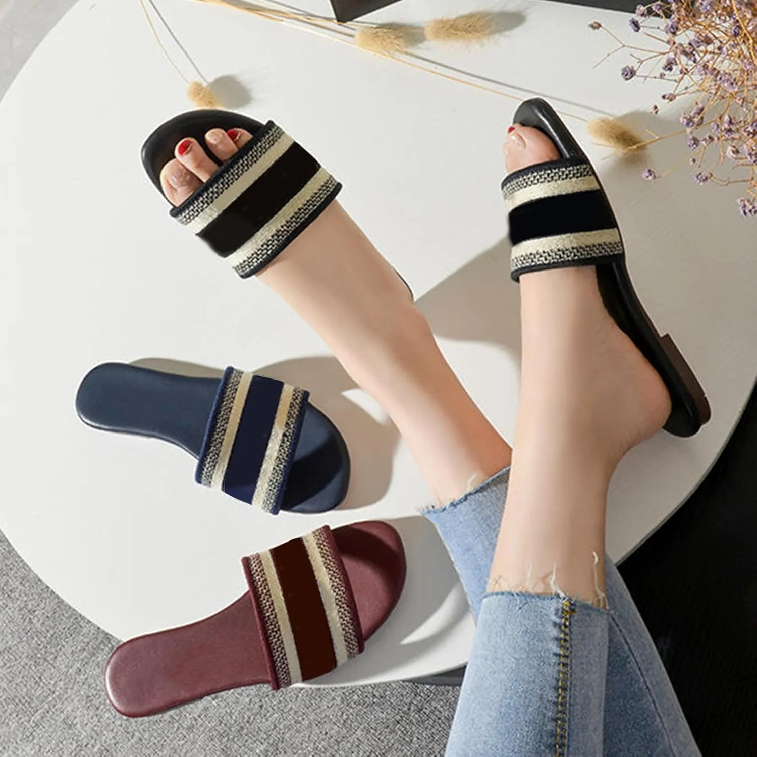 Womens Embroidered Flat Sandals for Womens Summer Dressy Slippers Non Slip comfortable Beach Sandals Cute Round Open Toe Beach shoes