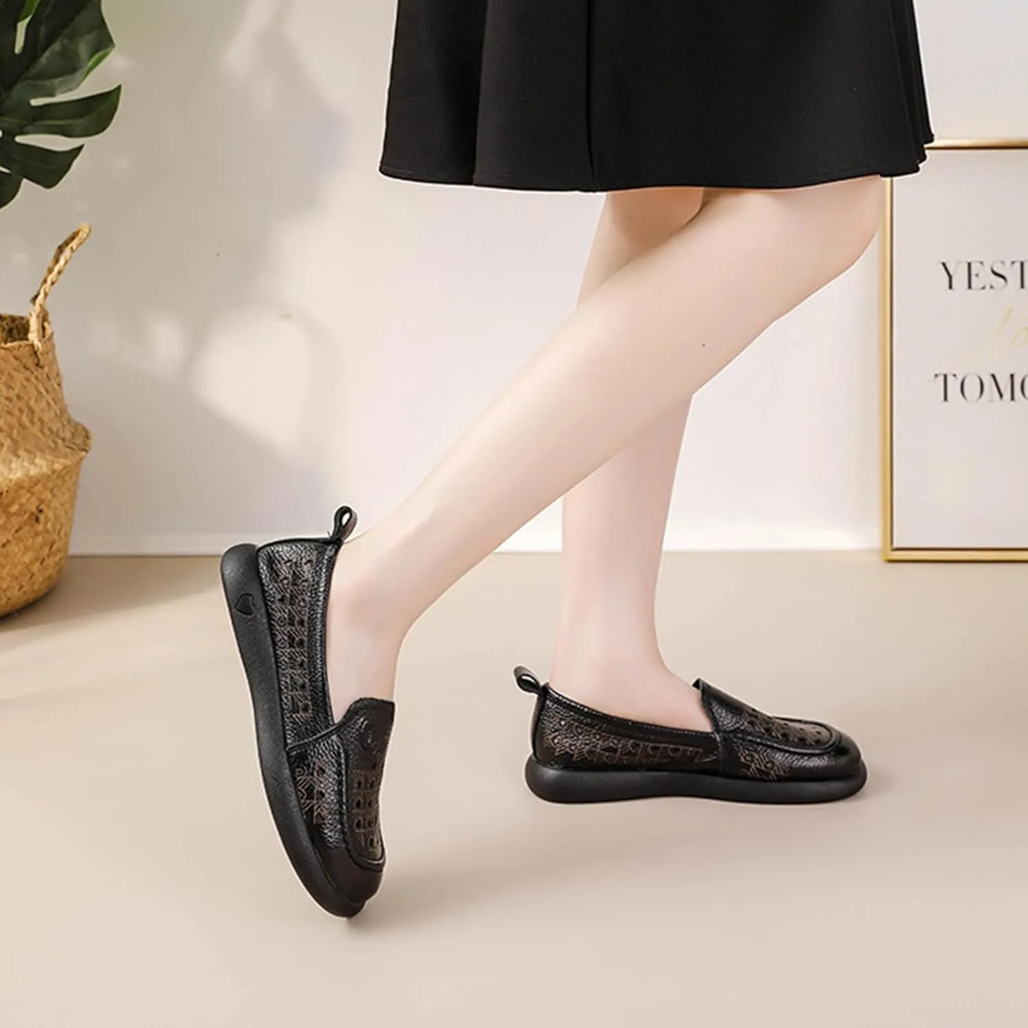 Women's Hollow Leather Soft Sole Loafers,Breathable Comfort Slip On Non-Slip Oxford Softsole Mom Walking Shoes Outdoor Moccasins Low Top Casual Sneakers