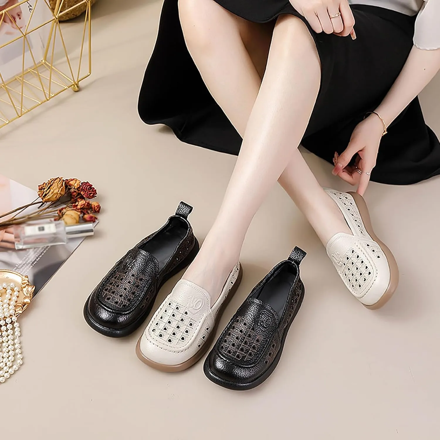 Women's Hollow Leather Soft Sole Loafers,Breathable Comfort Slip On Non-Slip Oxford Softsole Mom Walking Shoes Outdoor Moccasins Low Top Casual Sneakers